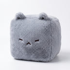 キューブグレー猫 ぬいぐるみ 正面 白背景 ふわふわクッション
