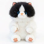 愛嬌のある八割れ模様と青い瞳が特徴のハチワレ猫ぬいぐるみ（25cm）正面カット