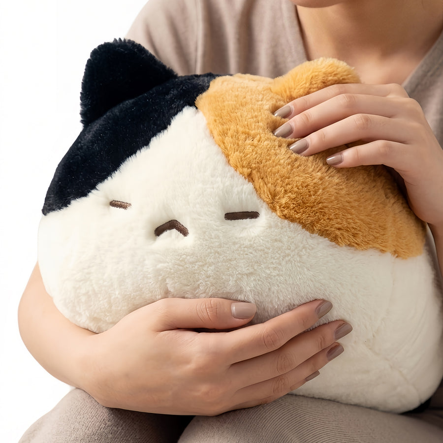 ふわくも抱き枕アニマル 猫 ぬいぐるみ 抱っこ・45cmサイズ感イメージ