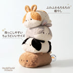 4色のうさぎぬいぐるみを縦に重ねたタワーディスプレイ 抱っこしやすいサイズ感