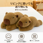 あたたかみのあるやわらかな肌触りとふっくらしたフォルムのカピバラのぬいぐるみ