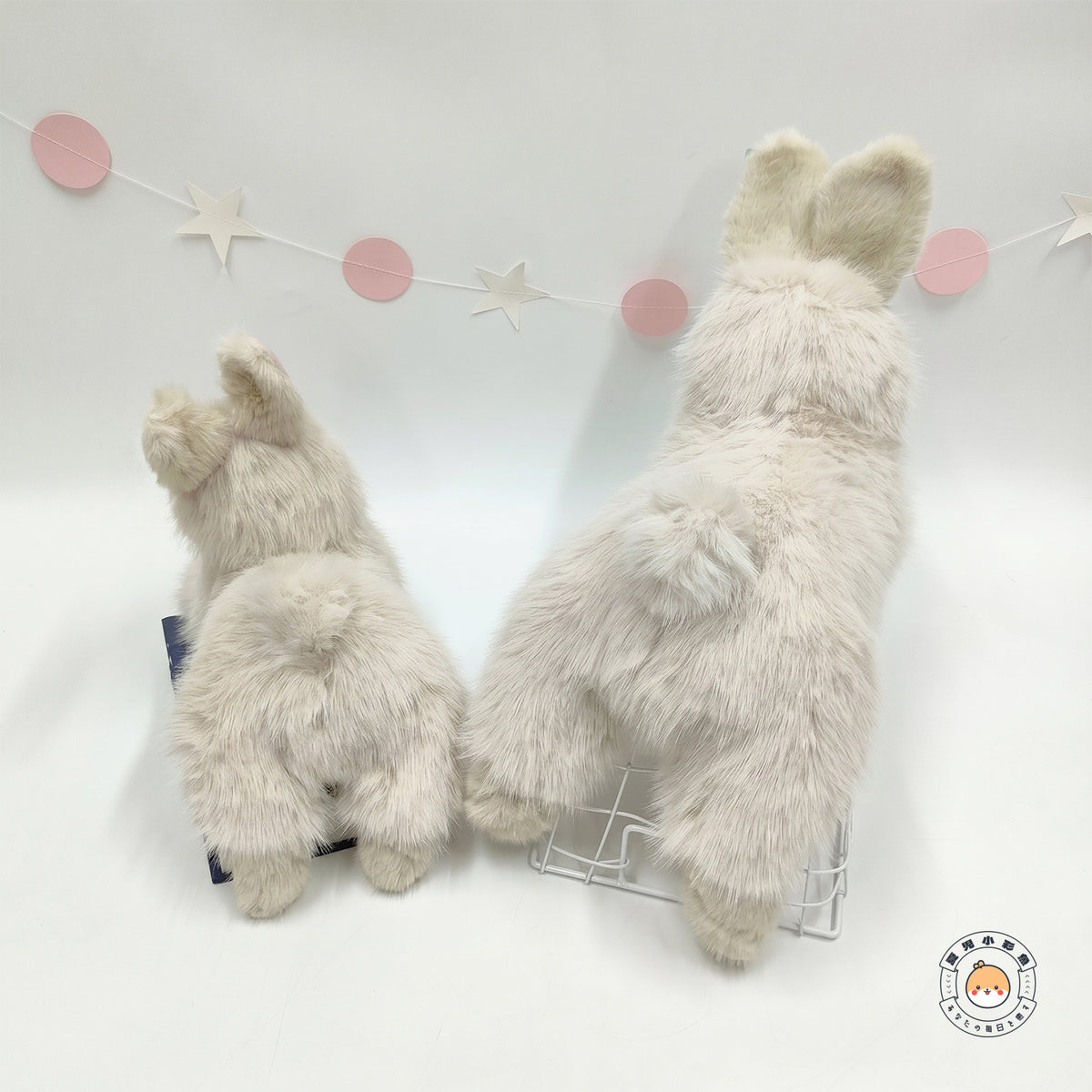 もふもふの丸いしっぽが愛らしい後ろ姿のうさぎぬいぐるみ 2サイズ