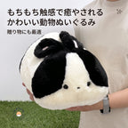 両手で抱きかかえるうさぎぬいぐるみ ふわふわでもちもちとした抱き心地