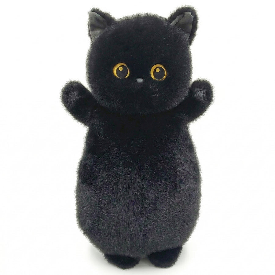くりくりおめめのにゃんこ 抱きまくら 黒猫 ぬいぐるみ 立ち姿 正面 黄色い瞳と両手を広げた愛らしいポーズ