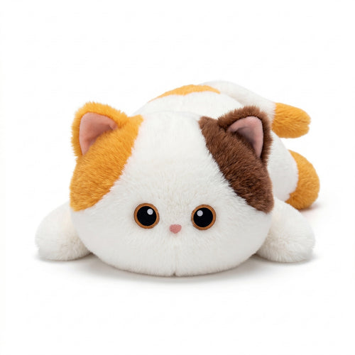 くりくりおめめのにゃんこ くつろぎ 三毛猫 ぬいぐるみ 伏せ姿 正面 やさしい三毛柄とぺたんと寝そべる愛らしいポーズ