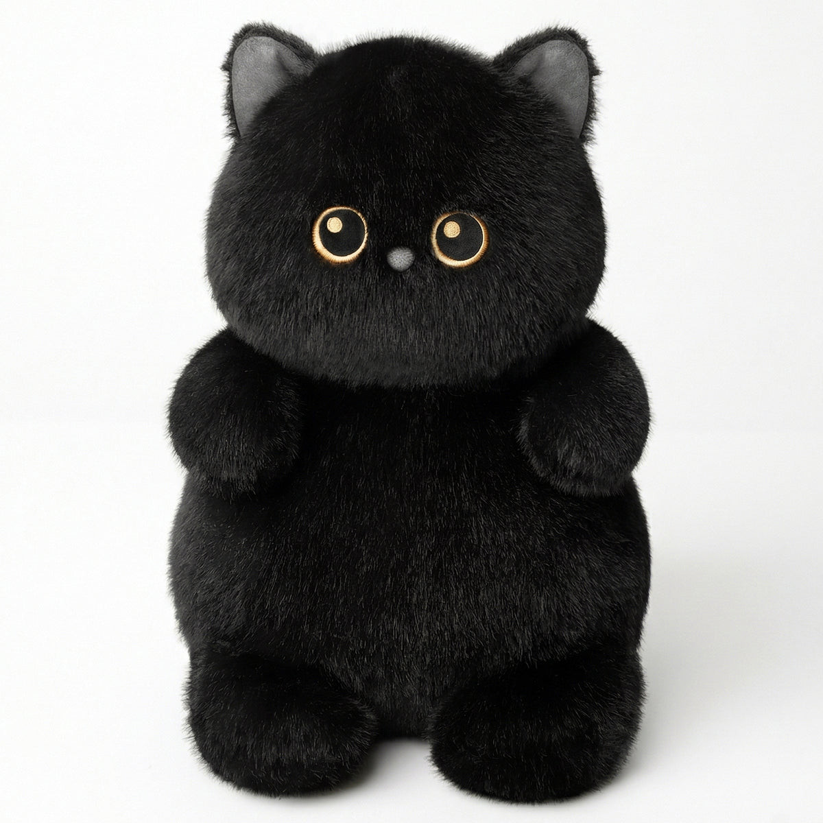 くりくりおめめのにゃんこ おすわり 黒猫 ぬいぐるみ 座り姿 正面 黄色い瞳とちょこんと座る愛らしいポーズ