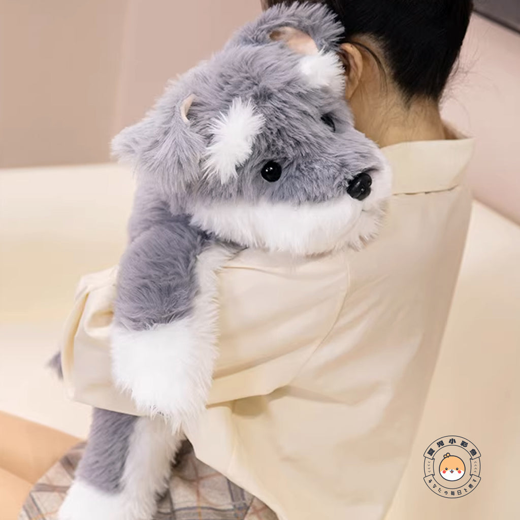シュナウザーのぬいぐるみを抱いたサイズイメージ