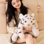 ホワイトタイガーのぬいぐるみと過ごすお部屋での癒しイメージ