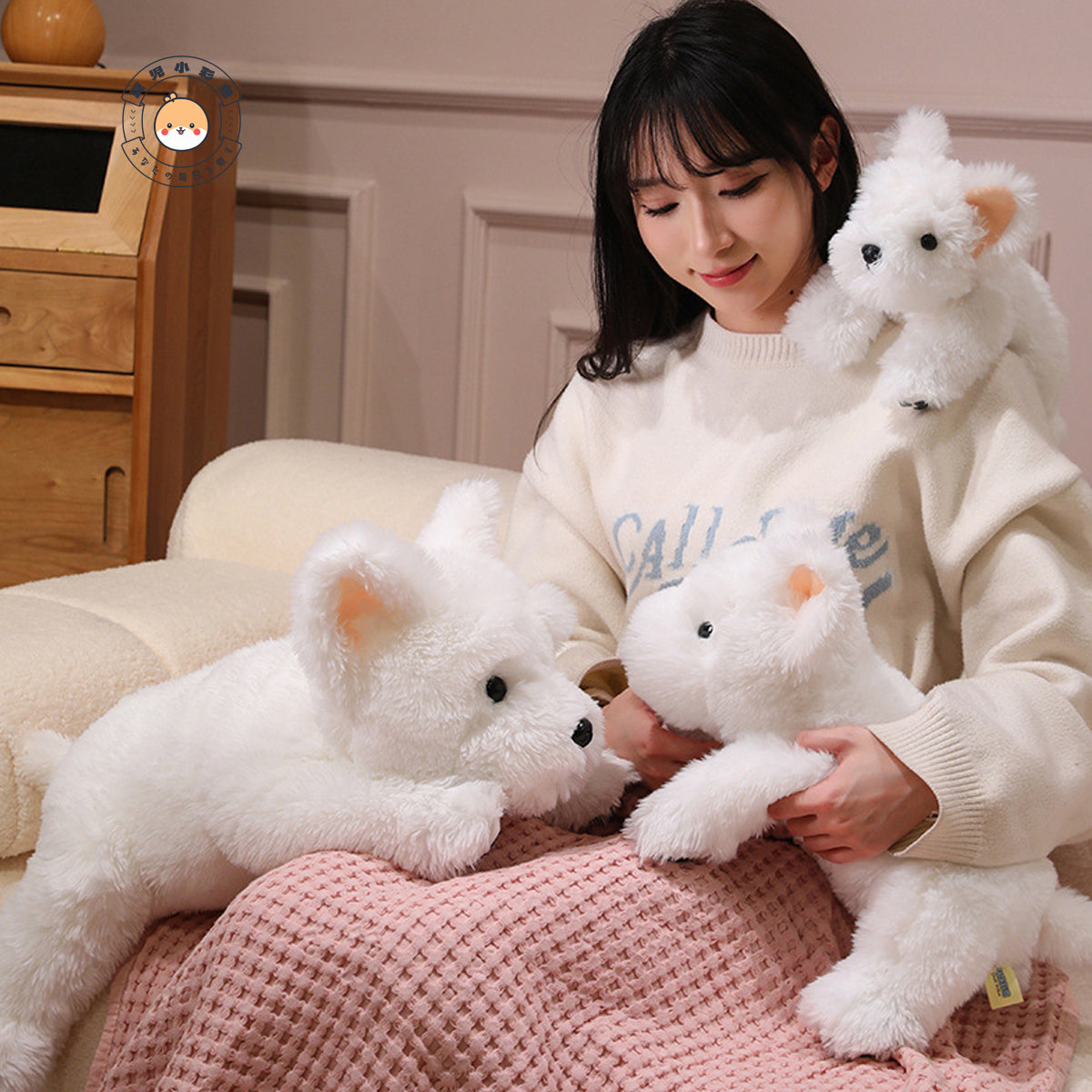 大きいウェスティぬいぐるみと過ごすリラックスイメージ