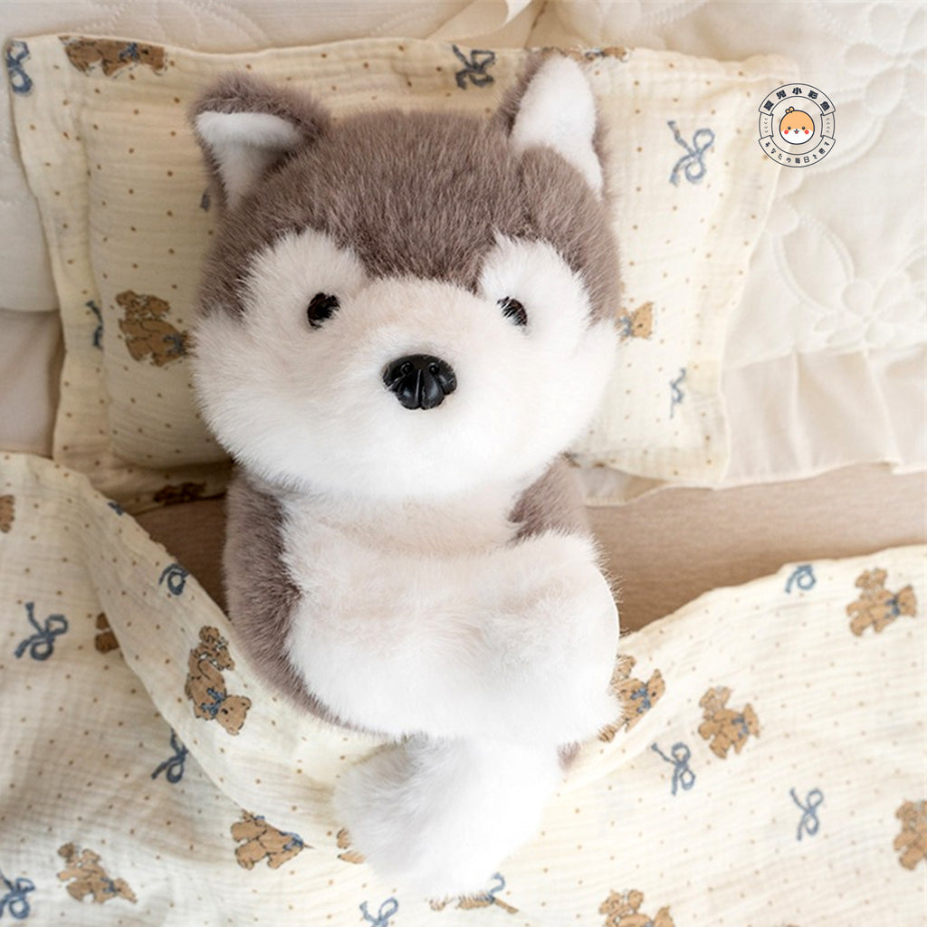 付属のミニ枕とお布団ブランケットで気持ちよさそうに眠るハスキーぬいぐるみ 添い寝シーン