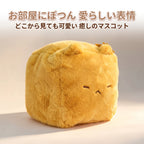 温かい光に包まれた、ころんと四角いキューブ茶トラ猫のぬいぐるみマスコット正面特写